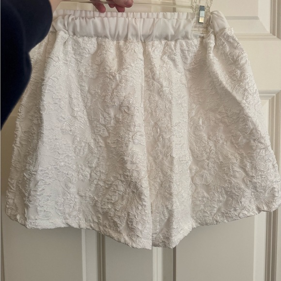 White Two Piece Set - Picture 5 of 9